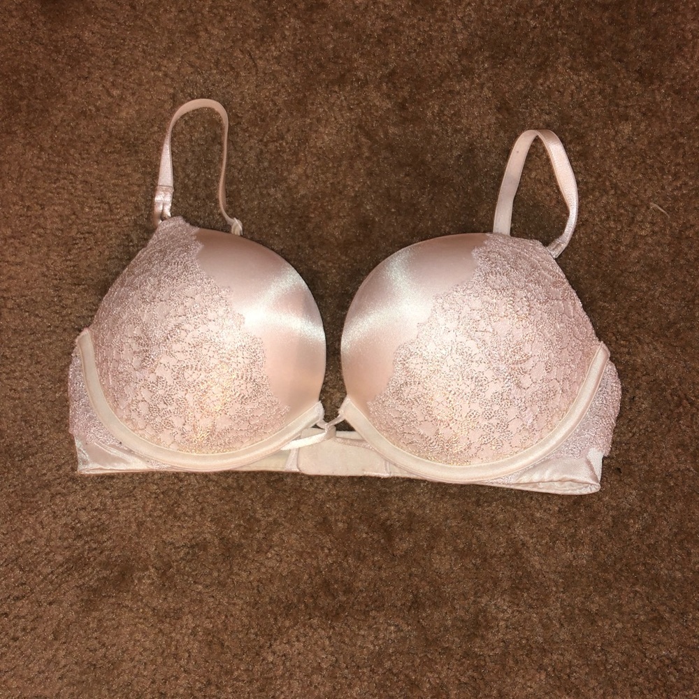 VICTORIAS SECRET BOMBSHELL FRONT TWIST WHITE BRA